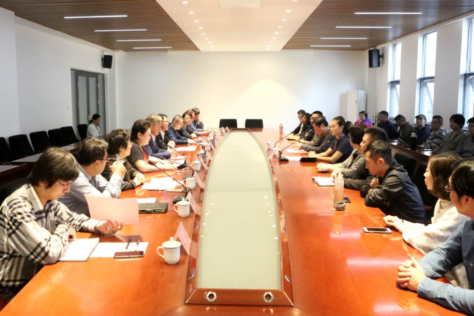 集團與山藝聯(lián)合辦學(xué)新進展：電影學(xué)院新聘院長書記到崗上任