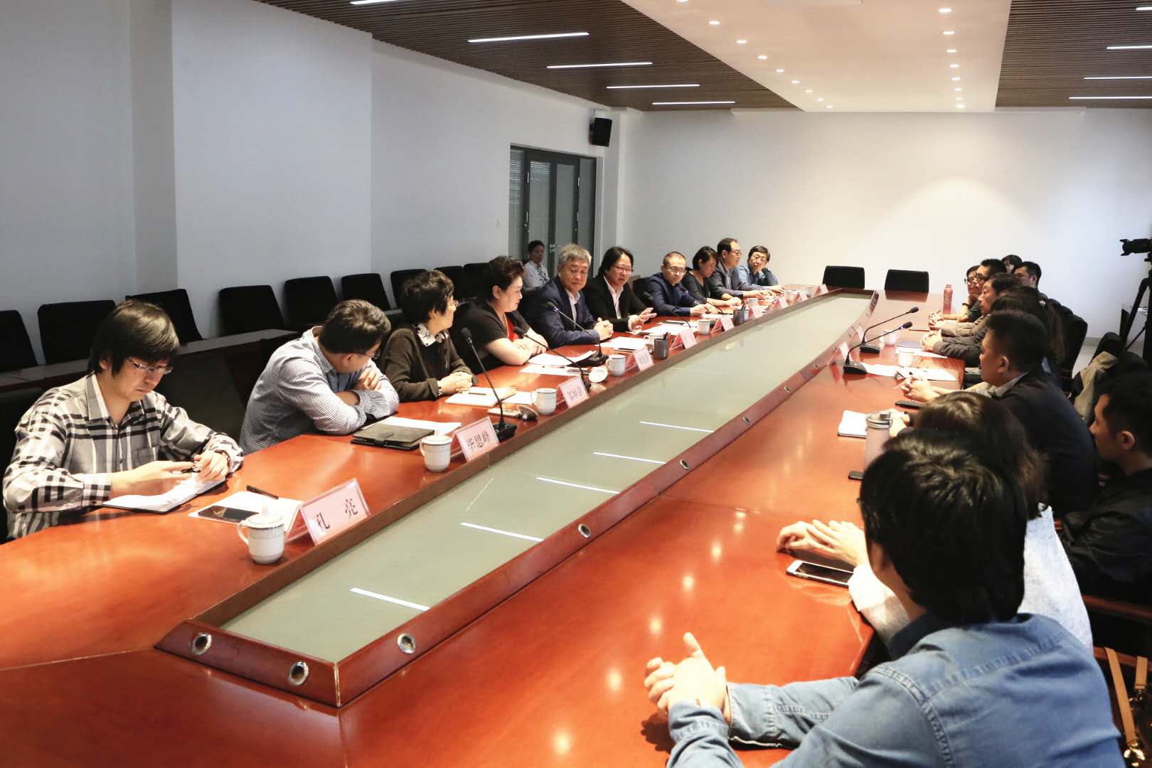 集團與山藝聯(lián)合辦學(xué)新進展：電影學(xué)院新聘院長書記到崗上任