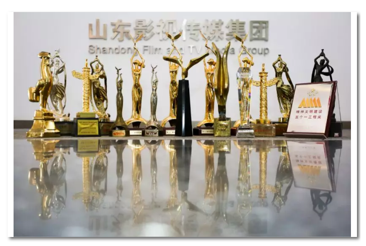 喜報！山東影視傳媒集團山影制作創(chuàng)作團隊榮獲“干事創(chuàng)業(yè)好團隊”榮譽稱號！