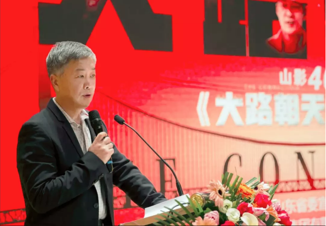 開啟一封寫給時(shí)代的情書 電影《大路朝天》山東首映禮舉行 開啟一封寫給時(shí)代的情書 電影《大路朝天》山東首映禮舉行