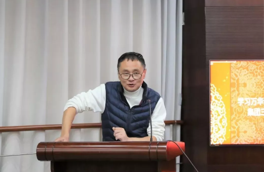 學習萬華濰柴齊魯音像公司經(jīng)驗 集團三項制度改革推進會近日召開 學習萬華濰柴齊魯音像公司經(jīng)驗 集團三項制度改革推進會近日召開