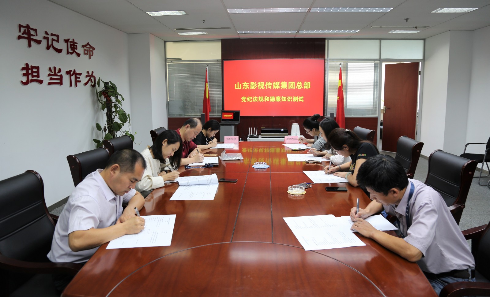 山影集團(tuán)組織開展黨紀(jì)法規(guī)和德廉知識(shí)集中學(xué)習(xí)測試